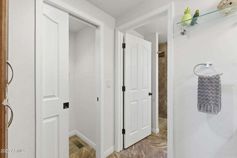 16-Upstairs Bathroom (2)