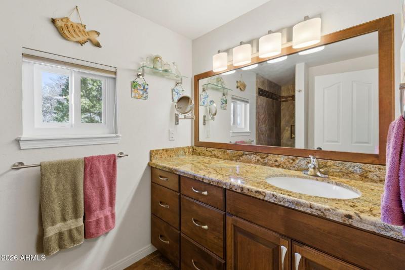 17-Upstairs Bathroom (3)