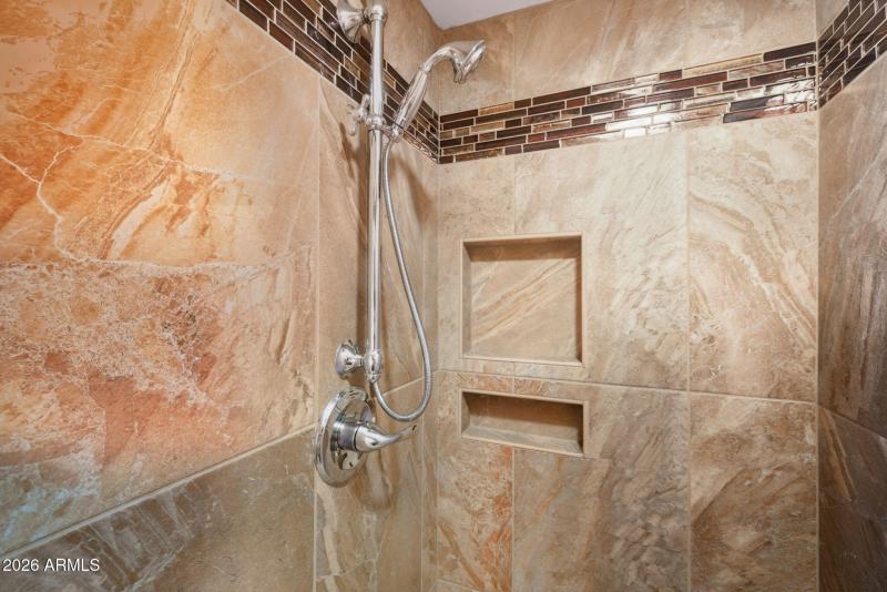 18-Upstairs Bathroom (4)