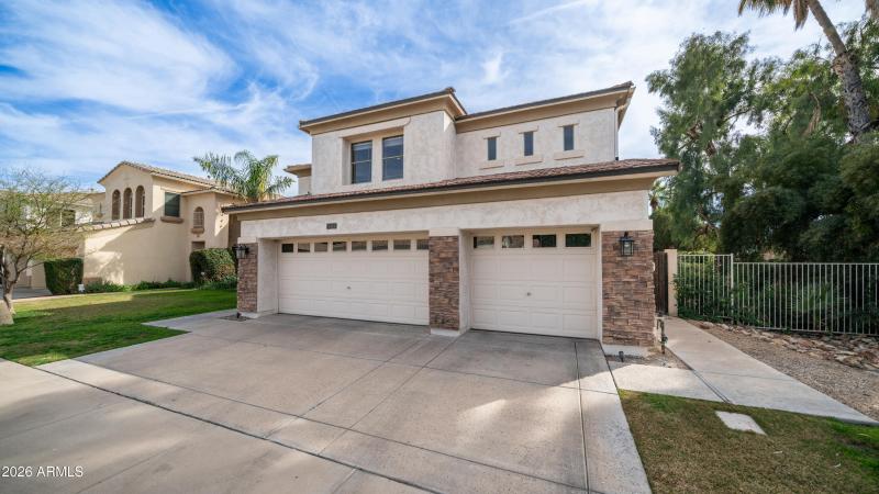 3 Gar Garage & Corner Lot