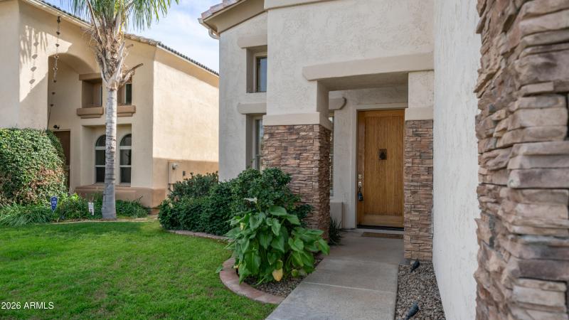 HOA Maintains Front Yard