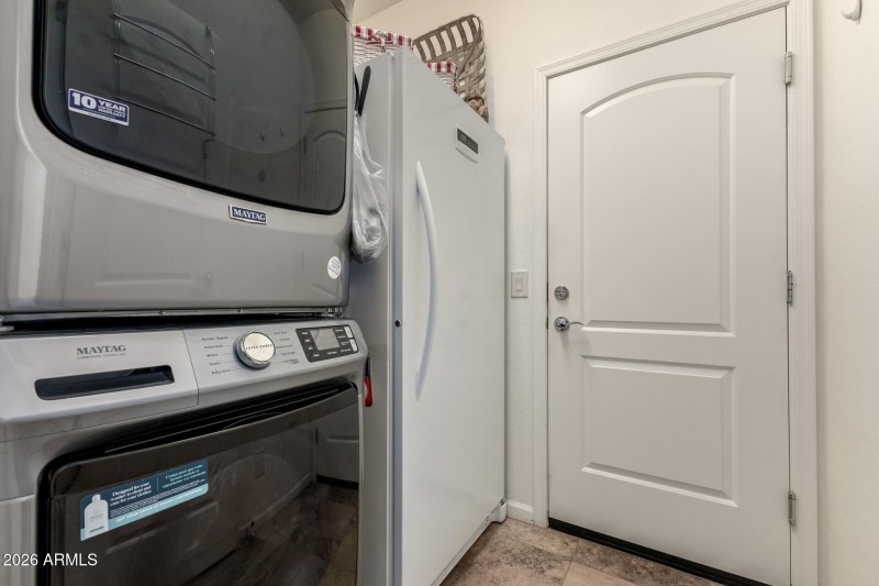 Stackable washer/dryer