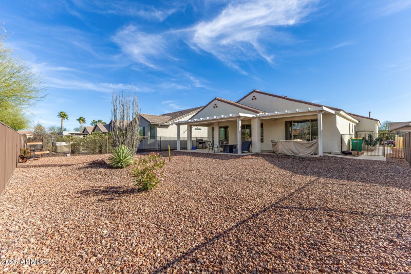 No neighbors behind you closeby