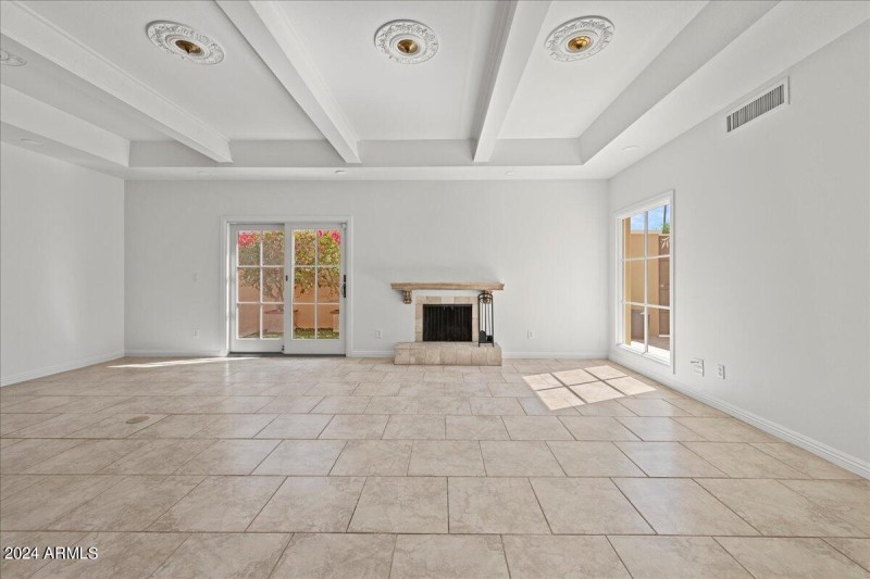 04-4327 N 69th Way 02