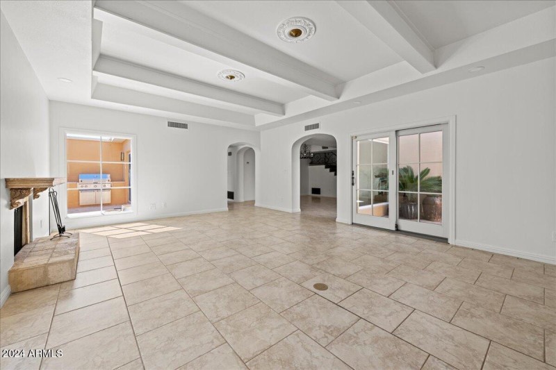 05-4327 N 69th Way 03