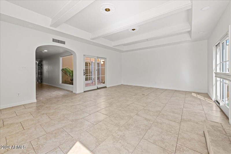 06-4327 N 69th Way 04