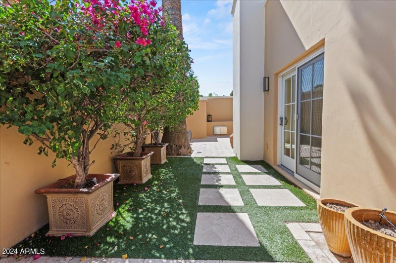 37-4327 N 69th Way 35