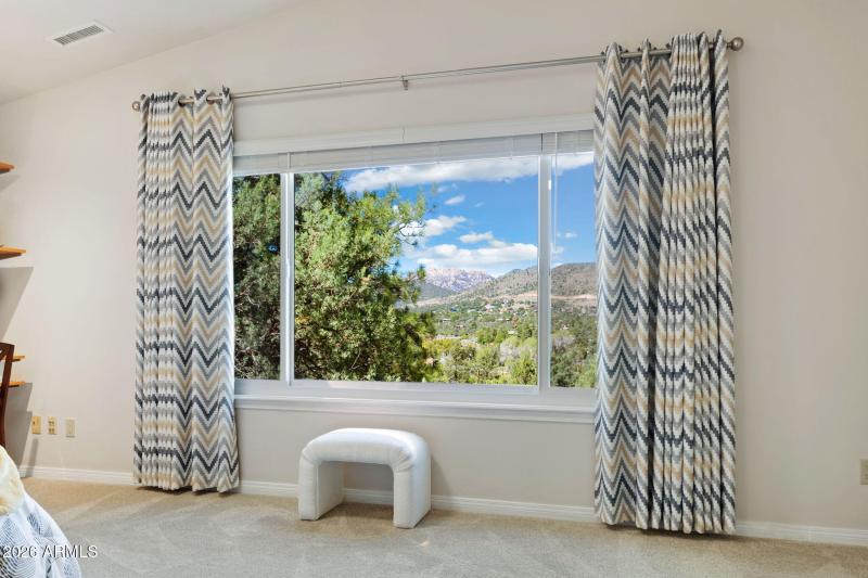 18-web-or-mls-2405-n-williamson-valley-r