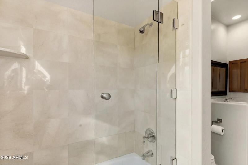 071-71167ad9-2c7a-4459-b324-e785724951e5