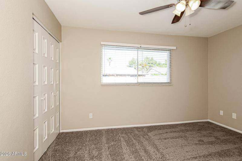 013-photo-bedroom-15194644