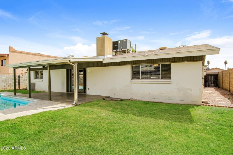 020-photo-rear-view-15194650