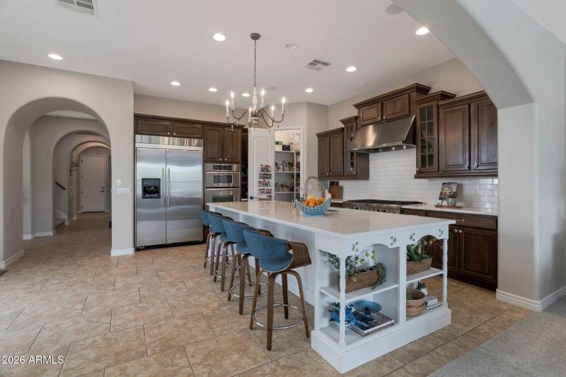 3 Ovens, Large Island & Walk-in Pantry
