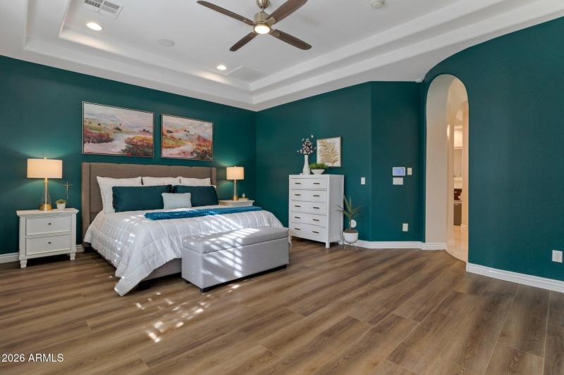 Master Bedroom, Tray Ceiling