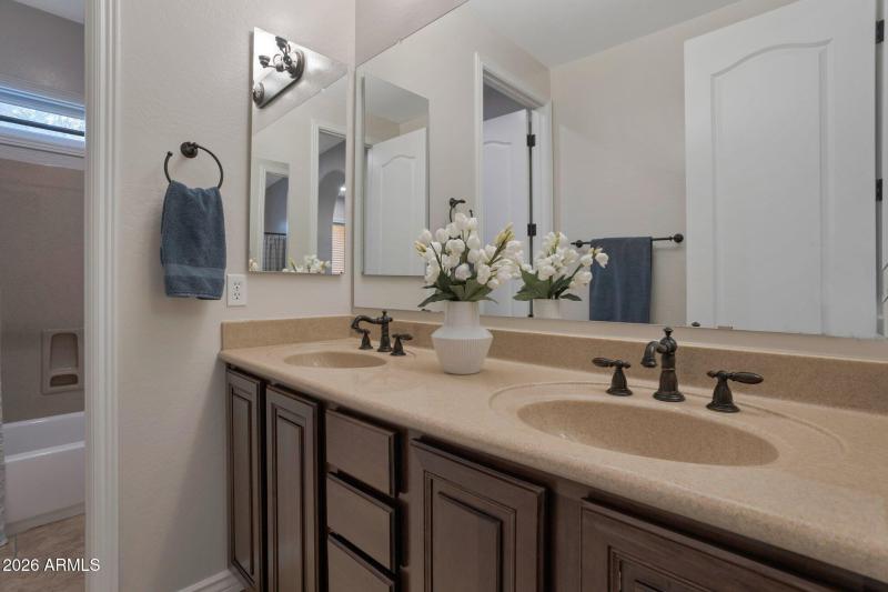 2nd Floor Full Bathroom