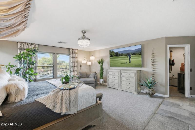 Master With 2 Walk In Closets