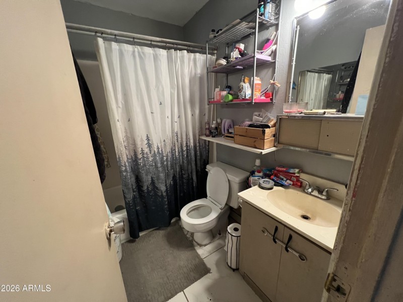 Unit B Bathroom