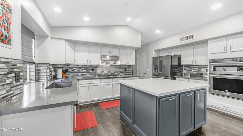 2460 E Elgin St (19)