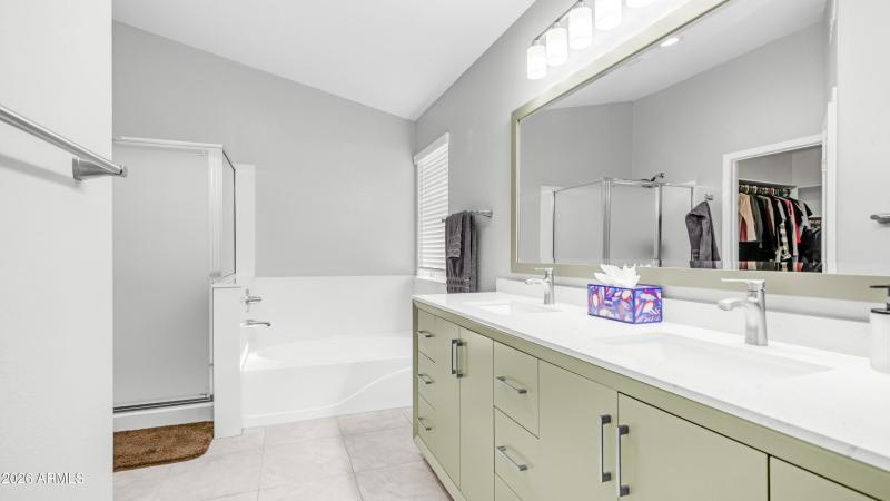 2460 E Elgin St (12)