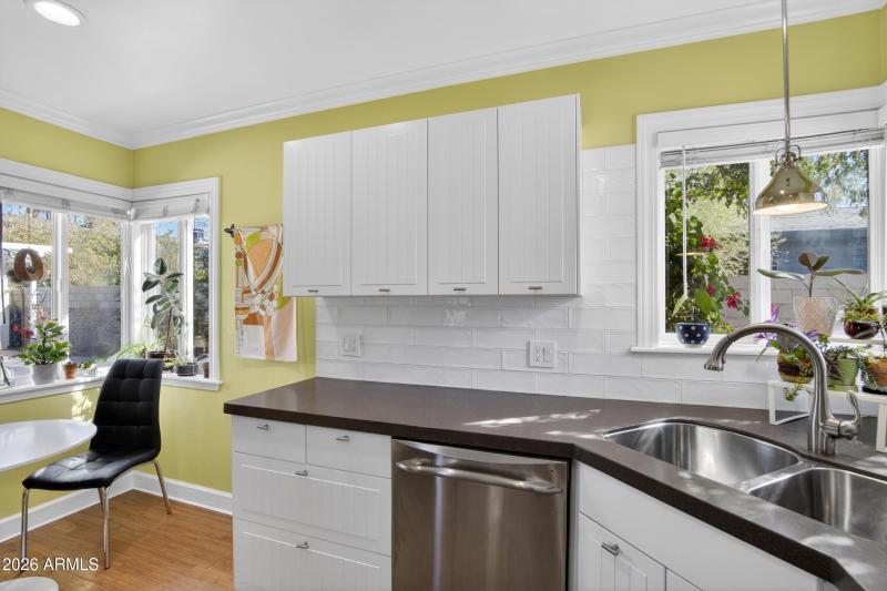 Light and Bright Kitchen