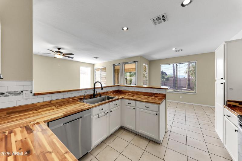 1819 W Nighthawk Way-25