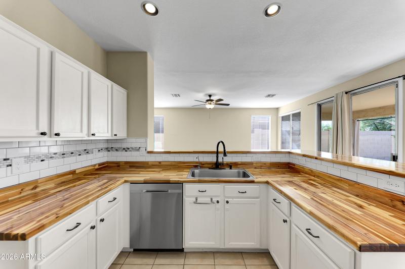 1819 W Nighthawk Way-26