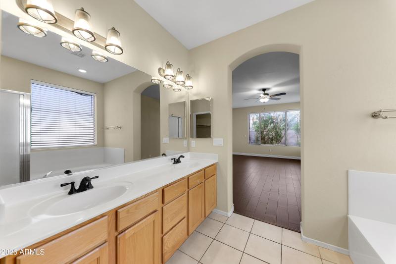 1819 W Nighthawk Way-35