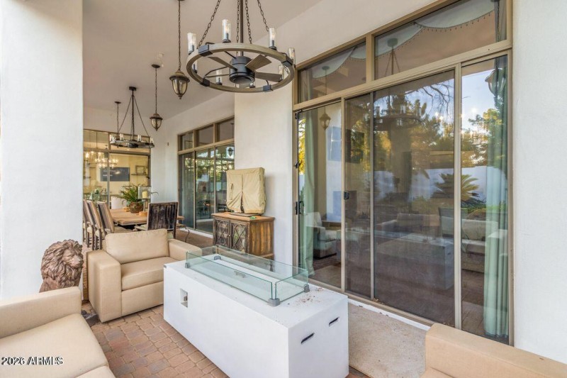 20220916134413380411000000-o