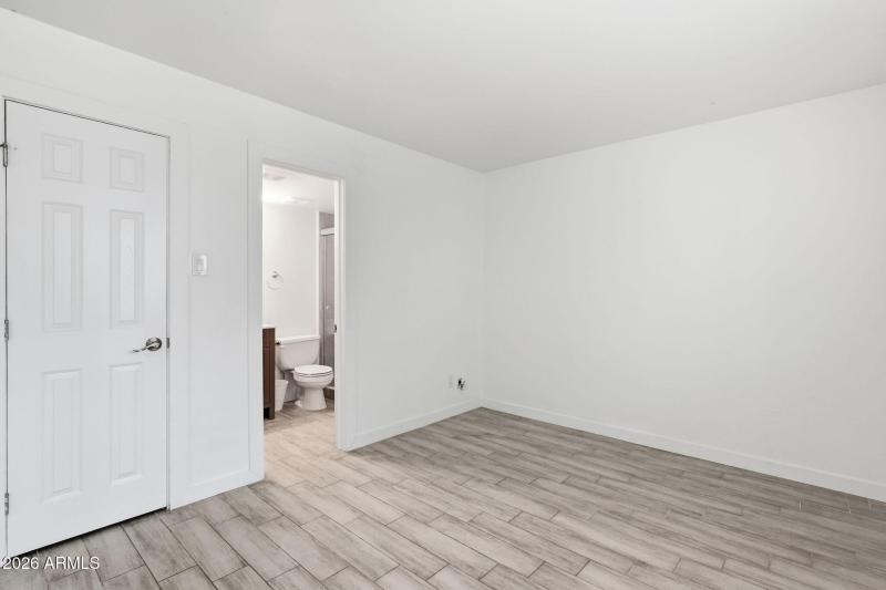 YES THAT'S A WALK IN CLOSET!!