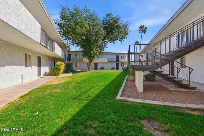 THE GROUNDS ARE REALLY NICE!!