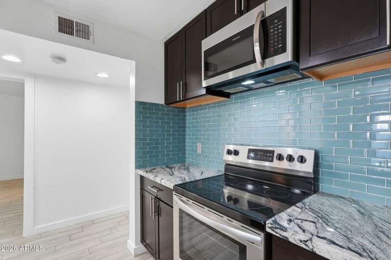 I LOVE THIS BACKSPLASH!!