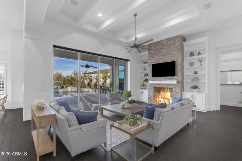 016_53_157_a4m_sg_747