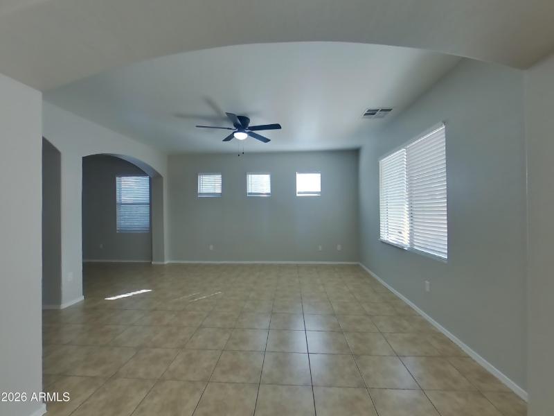 1_pc_ESwPCxlIHh_DMj0yWxCbm_other_room_nU