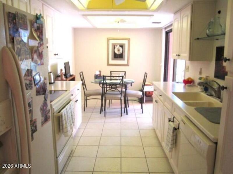 10 130 EAT IN KITCHEN WITH LOVELY VIEWS