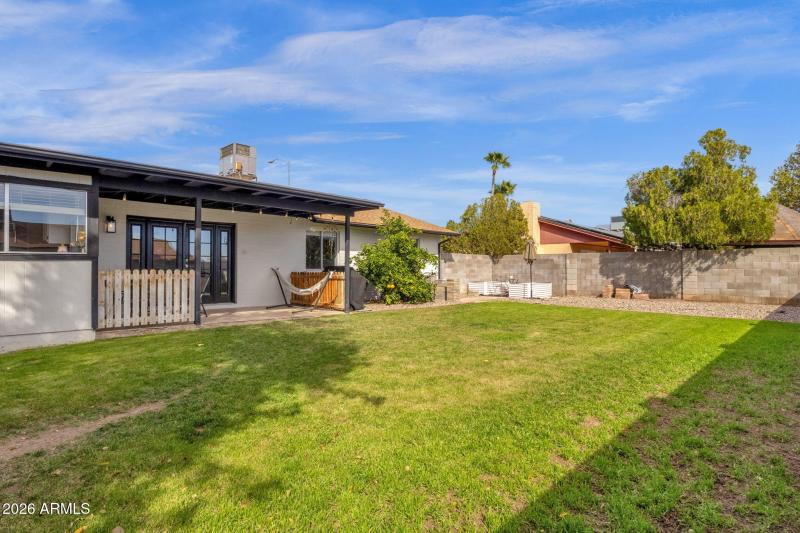 36-web-or-mls-4721-w-sweetwater-ave