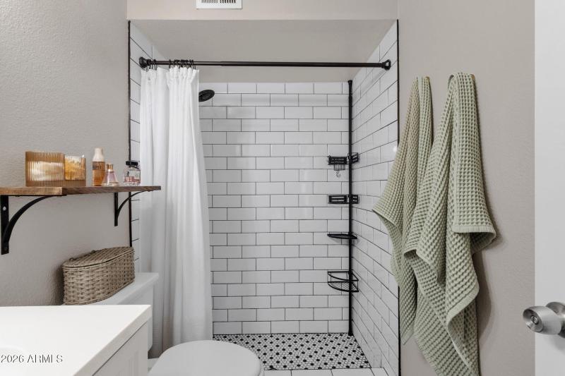 30-web-or-mls-4721-w-sweetwater-ave