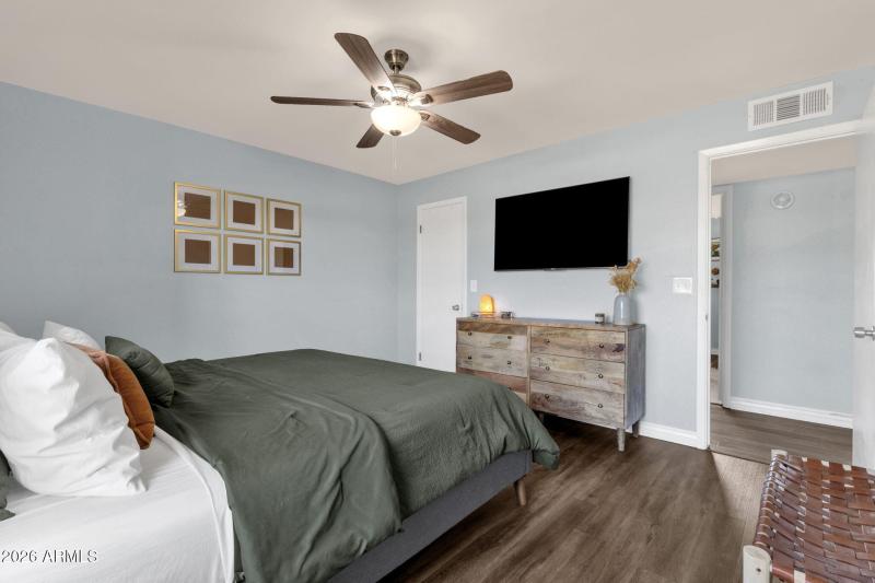 27-web-or-mls-4721-w-sweetwater-ave