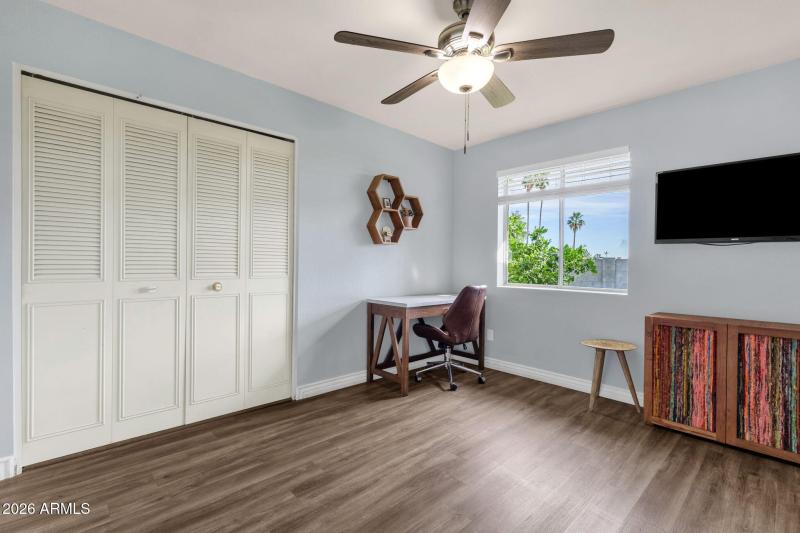 22-web-or-mls-4721-w-sweetwater-ave