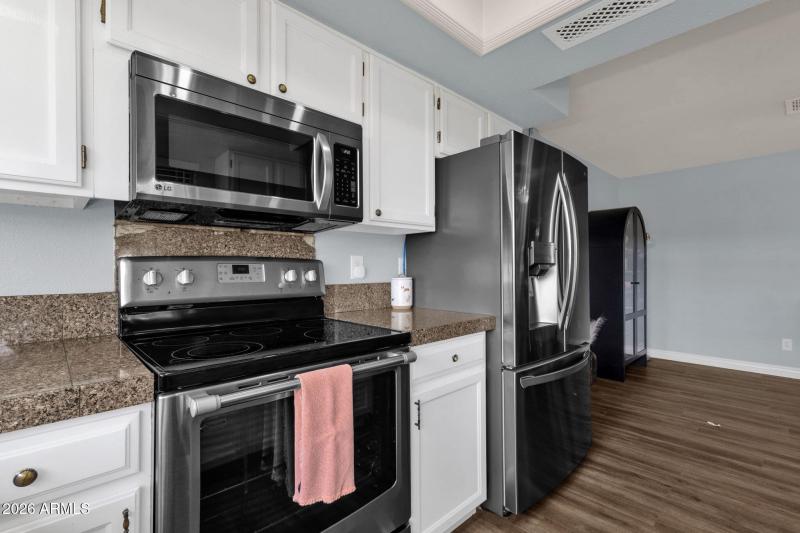 16-web-or-mls-4721-w-sweetwater-ave