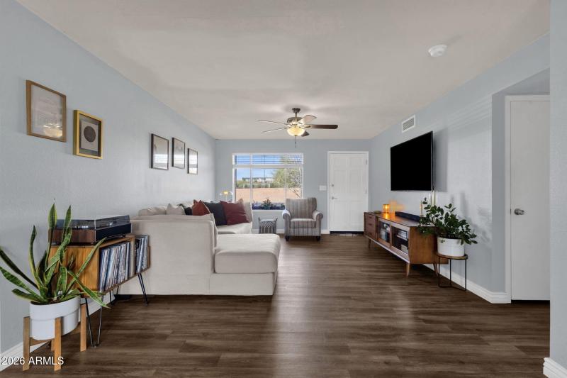 6-web-or-mls-4721-w-sweetwater-ave