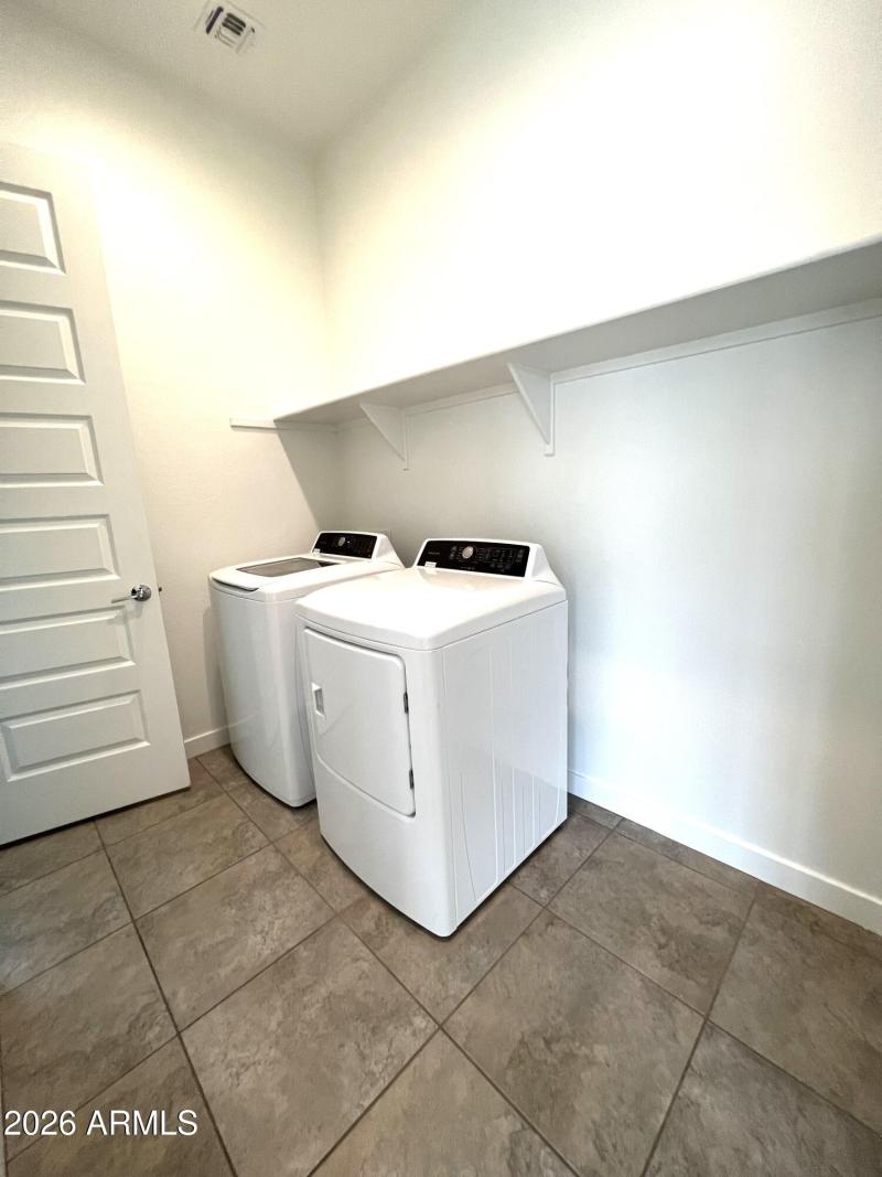 LARGE Launry Room with Storage