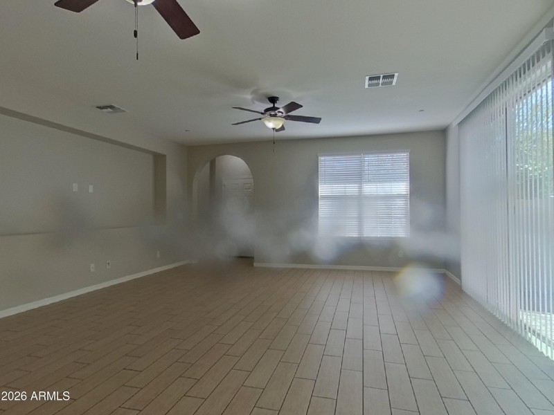 1_pc_UXaDPjNvUF_V6UWyHOIcN_other_room_rb