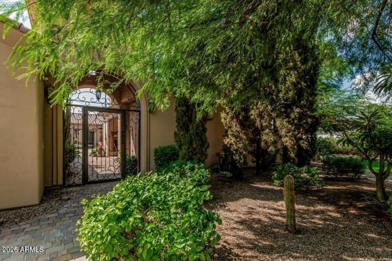 Frontyard Courtyard Entrance