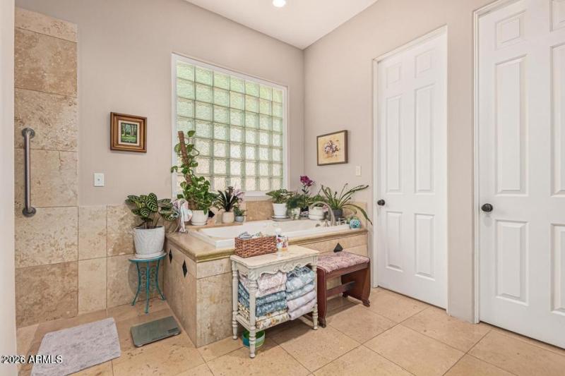 Master Bath Large Tub