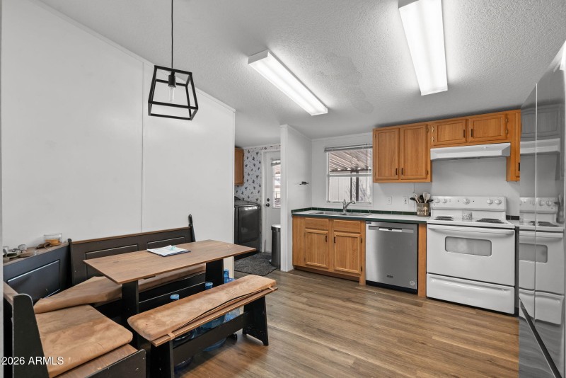 Kitchen & Dining Area