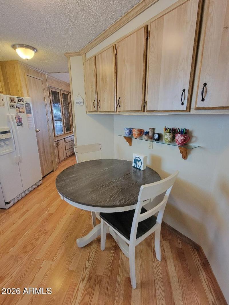 3809 breakfast table