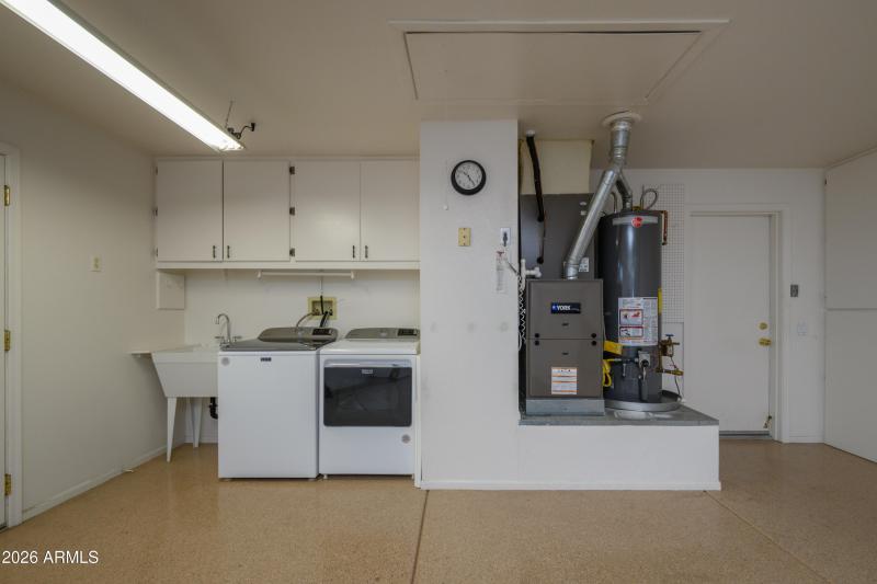 Laundry In Garage W/wash sink