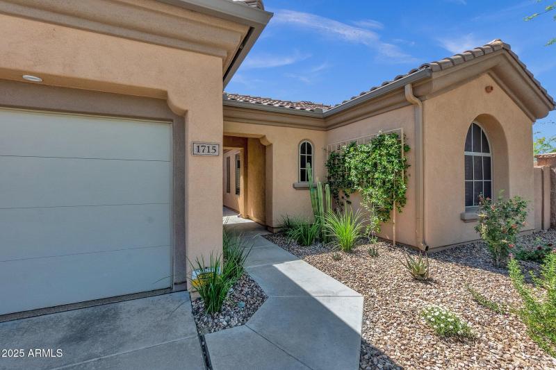 4-web-or-mls-1715-w-ainsworth-dr