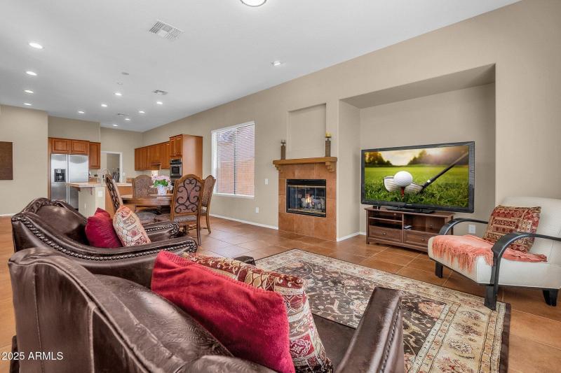 15-web-or-mls-1715-w-ainsworth-dr