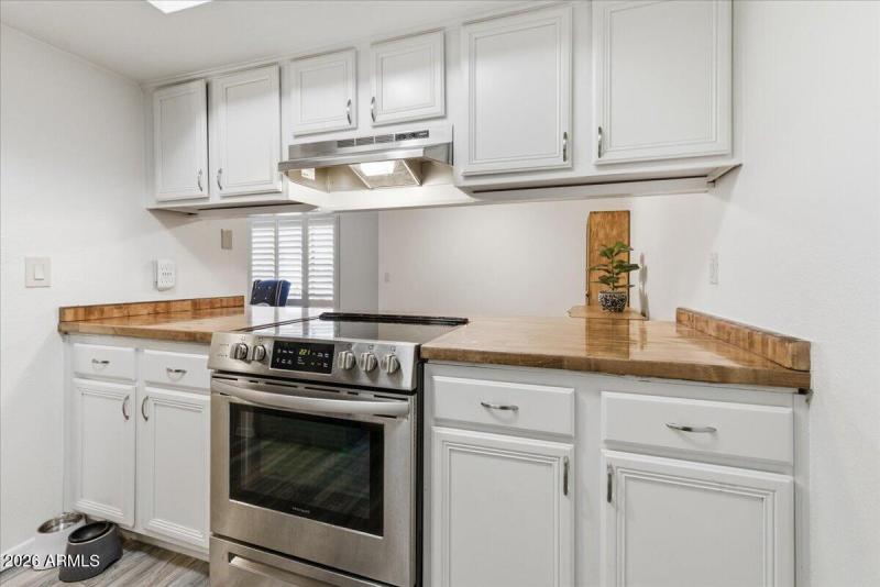 14-1402_E_Guadalupe_Rd_14