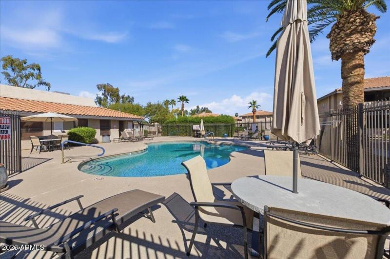 42-1402_E_Guadalupe_Rd_42